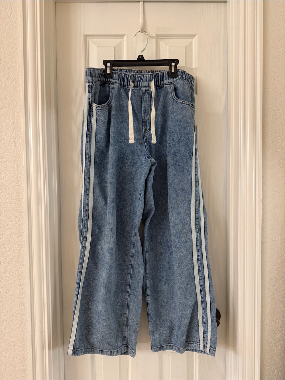 GAP Relaxed Blue Denim Jogger Jeans with White Side Stripes